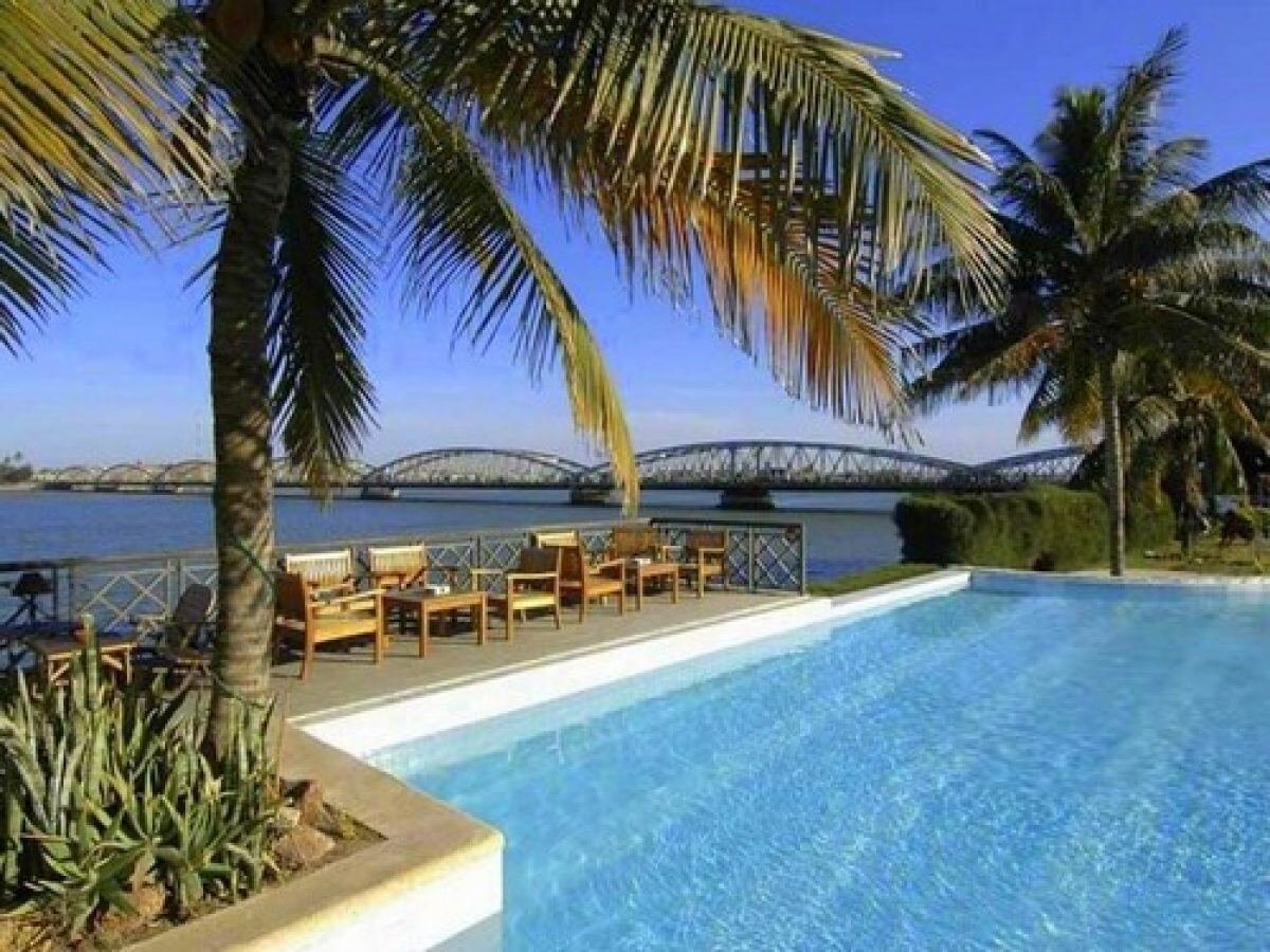 Pool with view of the Faidherbe Bridge